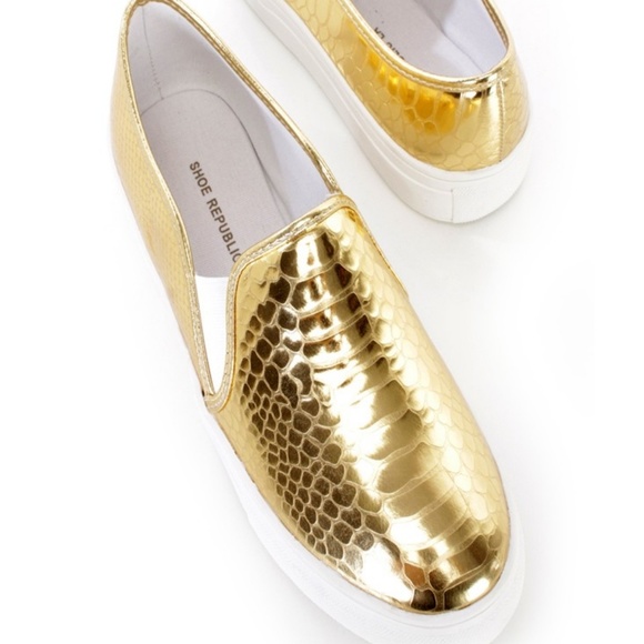 Shoe Republic LA Shoes - 🆕️ Gold Skin Patent Creeper Sneaker Flats